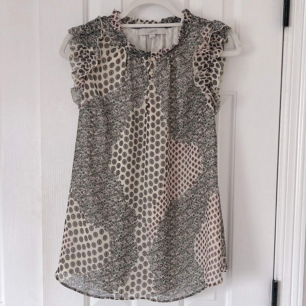 Floral ruffle sleeveless blouse